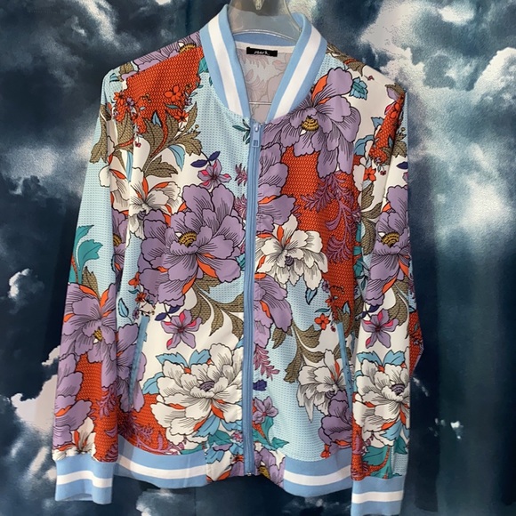 New: Avon Mark Pants Suit - Picture 7 of 9